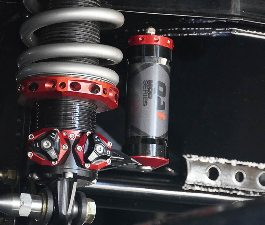 QA1 MOD shocks for drag racing featuring independent control of high-speed compression and low-speed rebound for optimized traction and launch. QA1 MOD shocks for drag racing featuring independent control of high-speed compression and low-speed rebound for optimized traction and launch.
